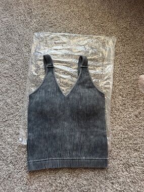 Zenana Outfitters NWT Ribbed V-Neck Tank - Gray Stripe